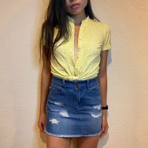 Yellow Daisy Button Up!